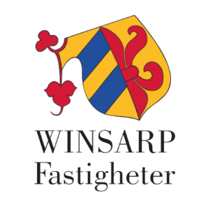 Logotyp för Winsarp Fastigheter. Logotypen är en gul sköld delad i två sidor. Den vänstra sidan har två blå ränder med två röda blommor som växer ur sköldens kant. Den högra sidan av skölden har istället ett rött slingrigt mönster.